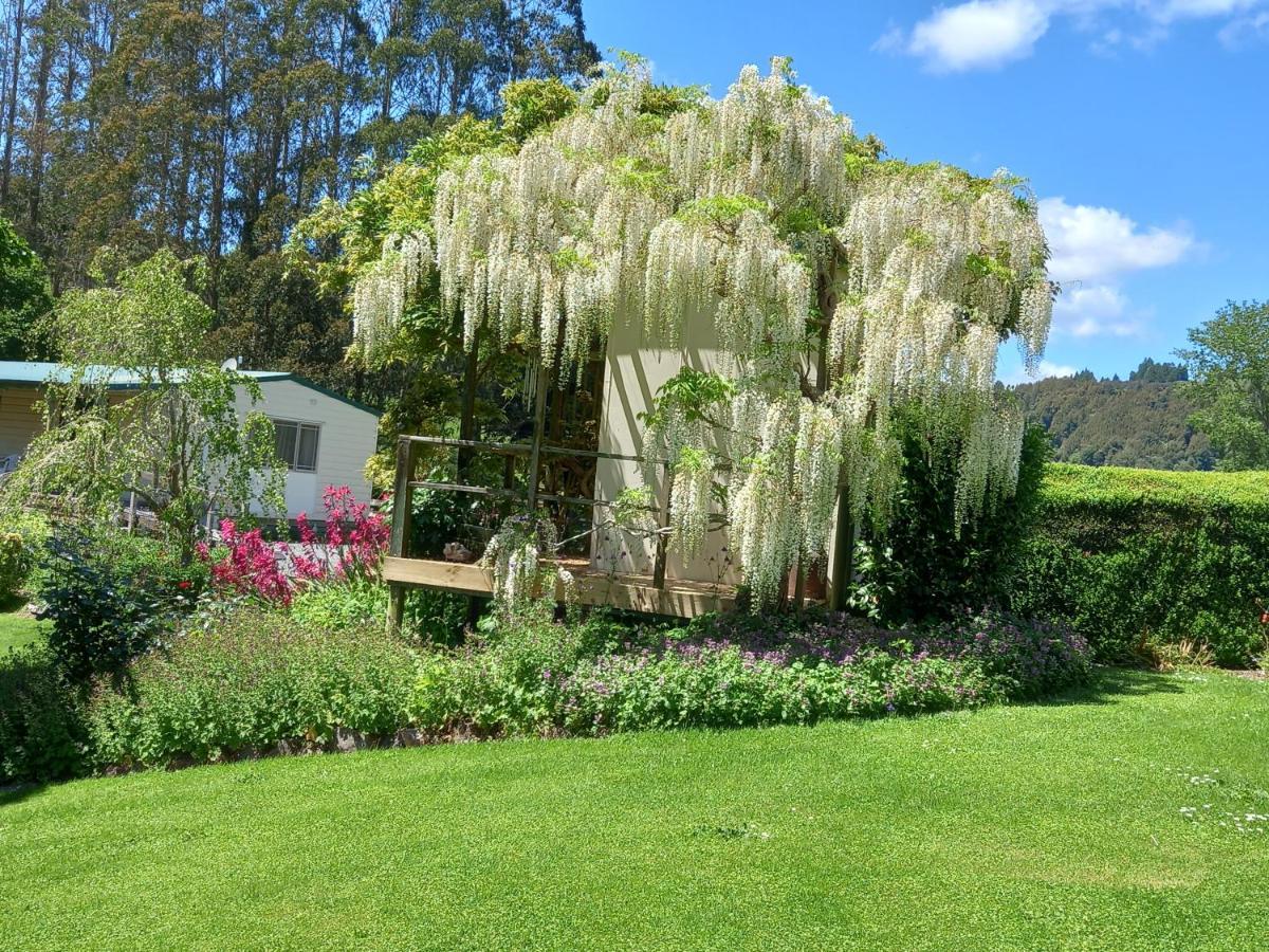 Aramatai Gardens Bed & Breakfast Te Kuiti ภายนอก รูปภาพ